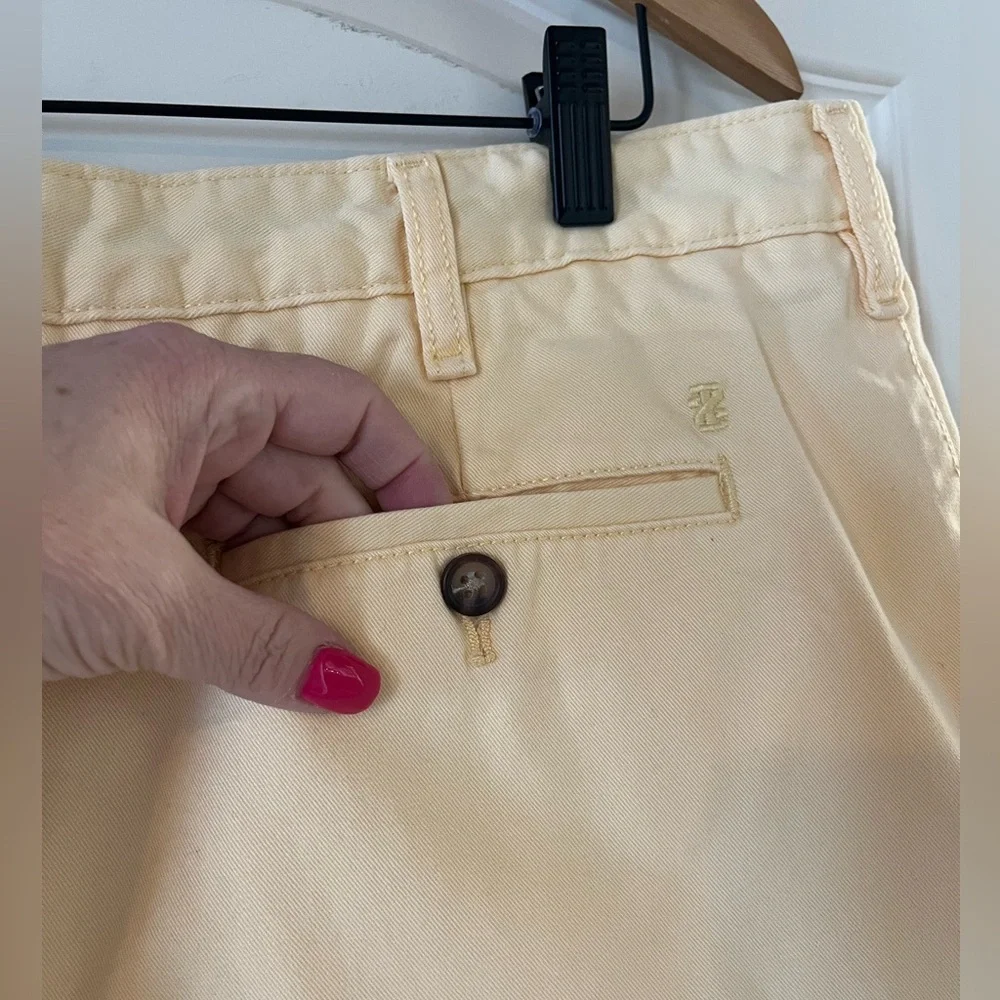 IZOD Saltwater Chinos Light Yellow Flat Front Dress Shorts Men’s Size 40W - Picture 4 of 15